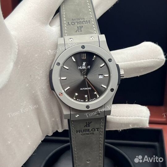 Шикарные серые часы Hublot