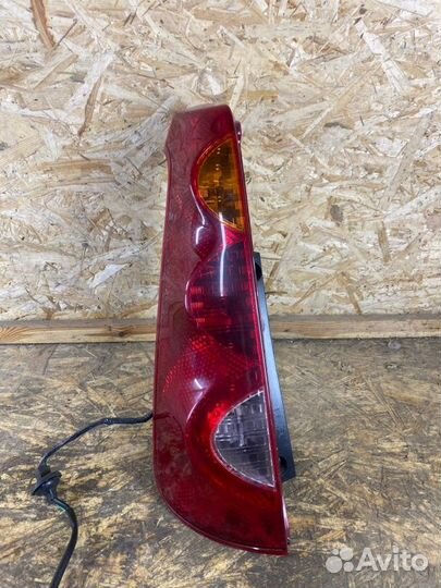 Фонарь задний задний левый Nissan Note