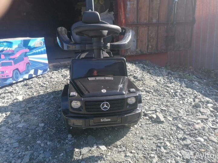 Машинка каталка с ручкой mercedes