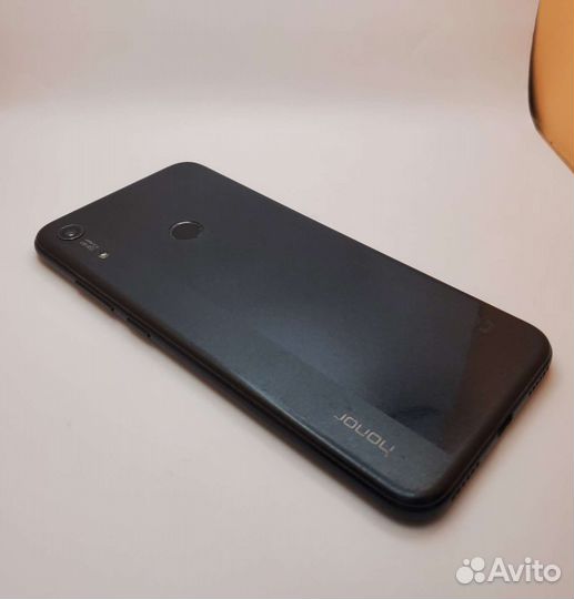 Honor 8a 2/32gb