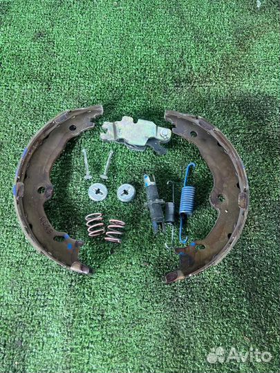 Механизм стояночного тормоза задний правый Lexus