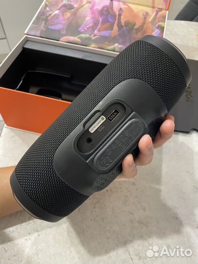 Портативная колонка JBL Charge 3