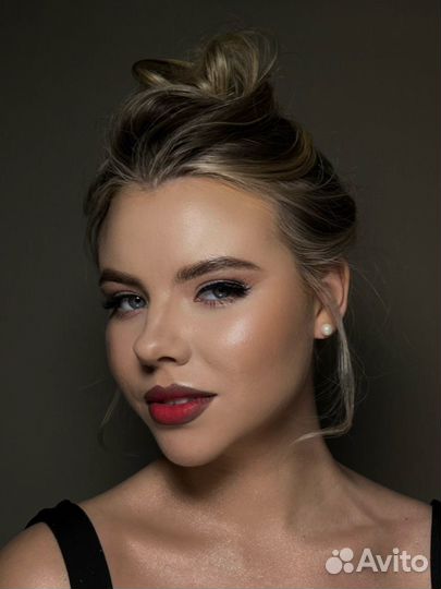 Вечерний макияж, локоны