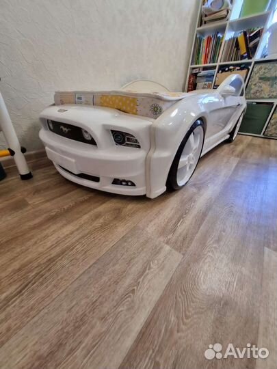 Детская кровать машина