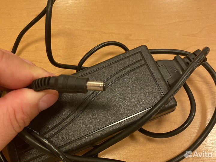 Продам блок питания (адаптер)