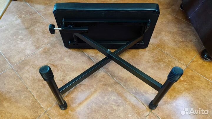 Банкетка для пианино hercules KB200B