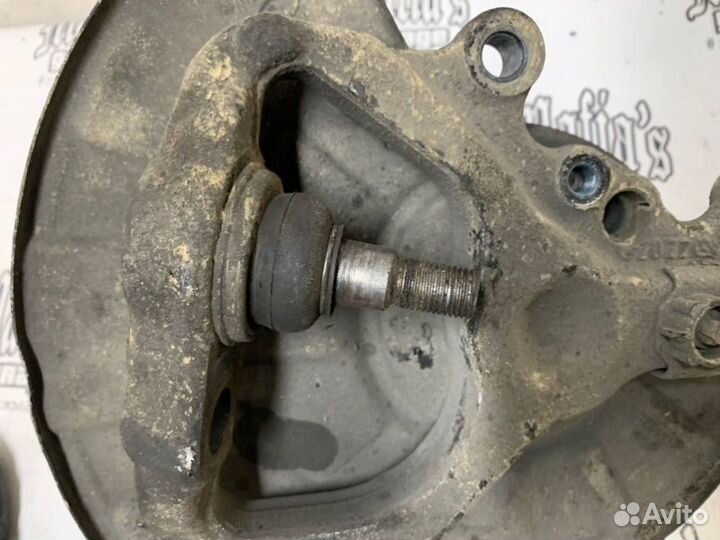 Кулак поворотный передний левый Mercedes-Benz