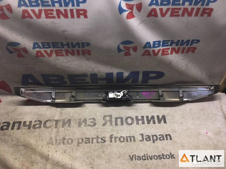 Накладка 5-й двери toyota isis