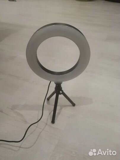 Кольцевая лампа со штативом
