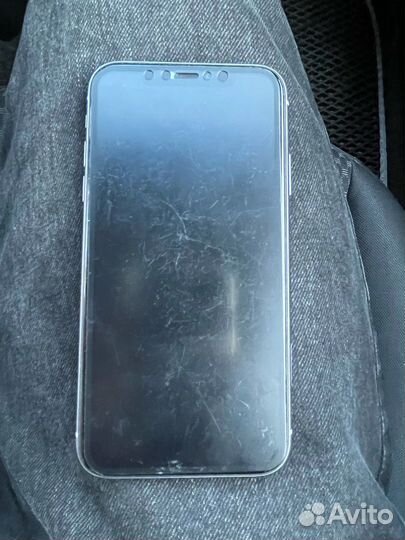 Телефон iPhone 11
