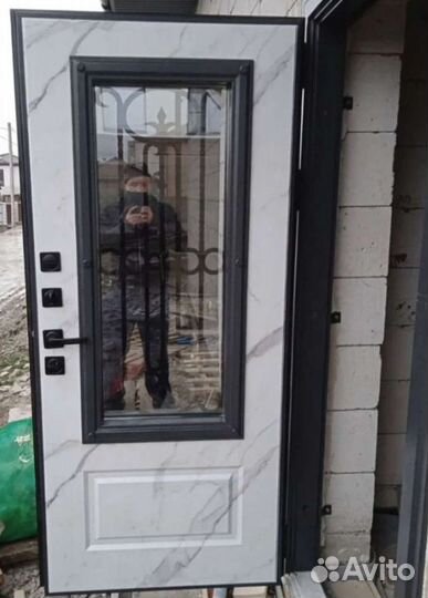 Дверь входная со стеклопакетом