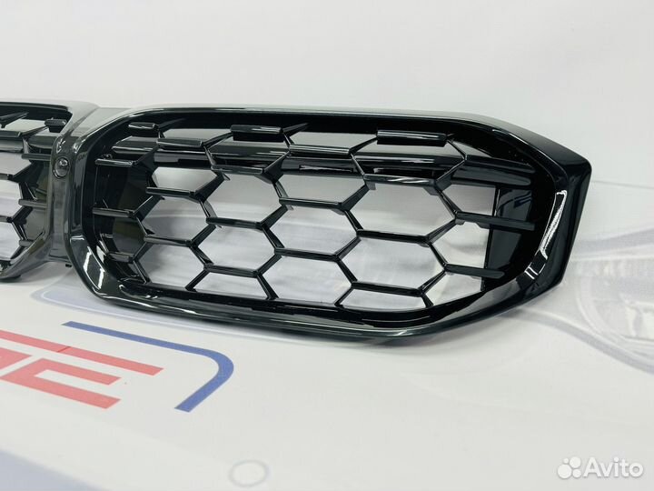 Решетка радиатора BMW G20 рест соты черный глянец