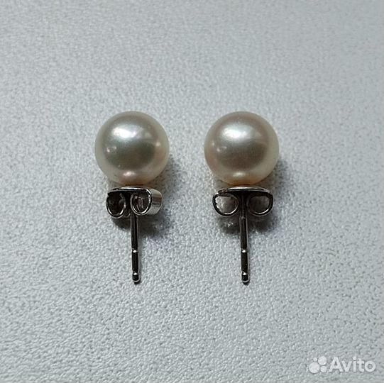 Серьги-гвоздики Mikimoto K18, белое золото 750