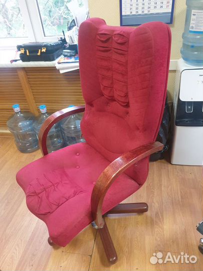 Кресло руководителя Офисное кресло