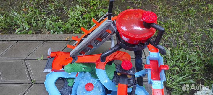 Hot wheels автомойка с крокодилом