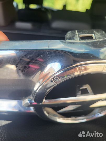 Молдинг решетки Opel Astra J