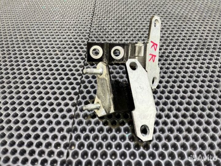 Петли двери прав. зад. Infiniti QX70