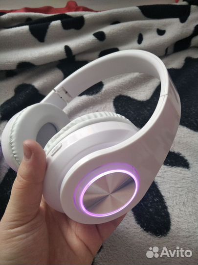 Светящиеся беспроводные наушники