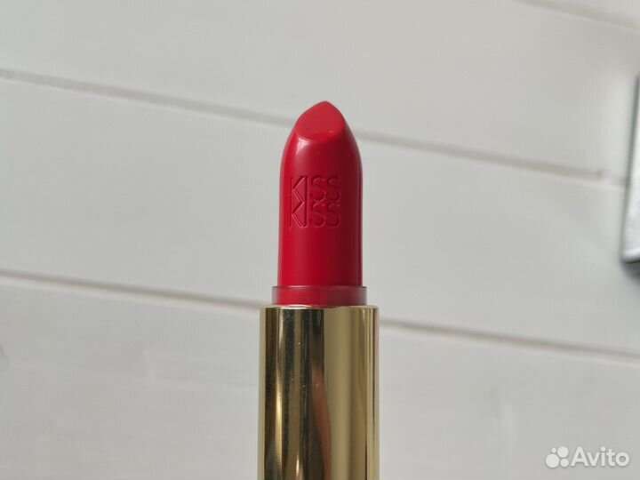 Помады красные