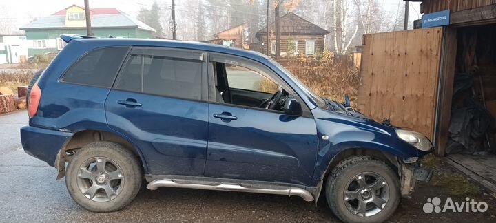 Toyota RAV4 2.0 AT, 2000, битый, 300 000 км