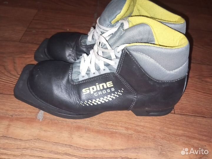 Лыжные ботинки