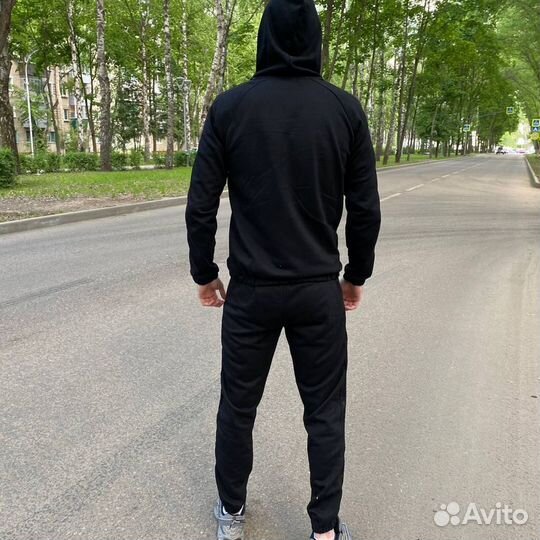 Спортивный костюм adidas