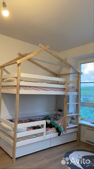 Детская двухъярусная кровать из дерева