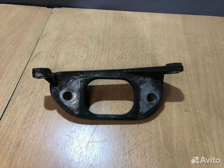 Кронштейн опоры кпп Renault Duster