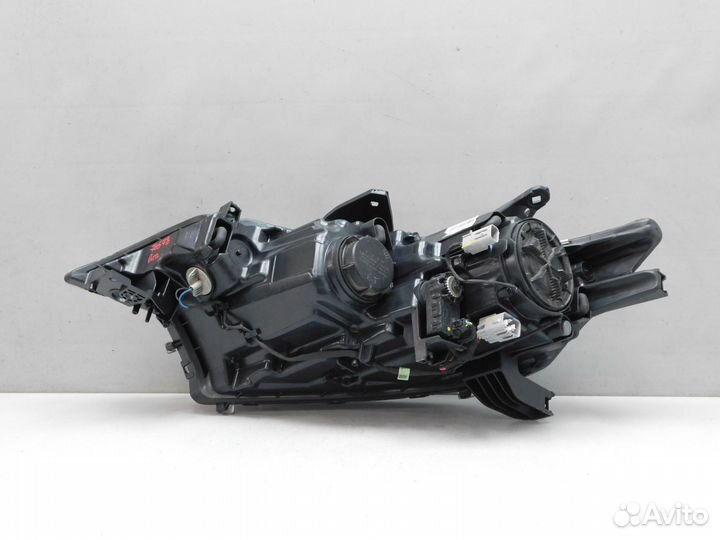 Фара правая Mitsubishi Outlander