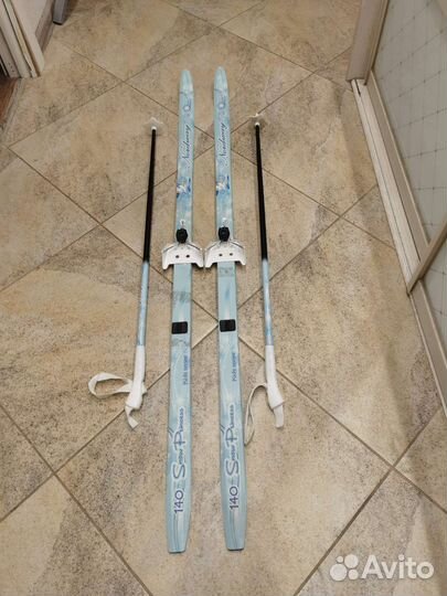 Лыжи и ботинки (35 размер) детсские