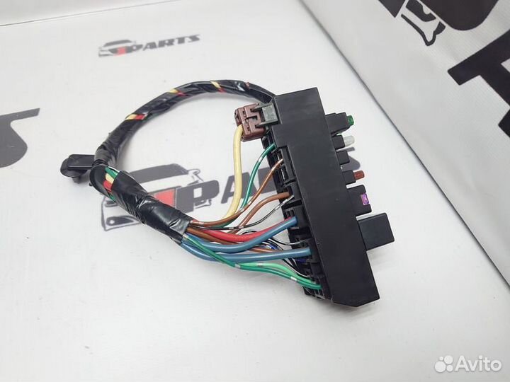 Блок реле Mitsubishi Outlander II (2005—2009)