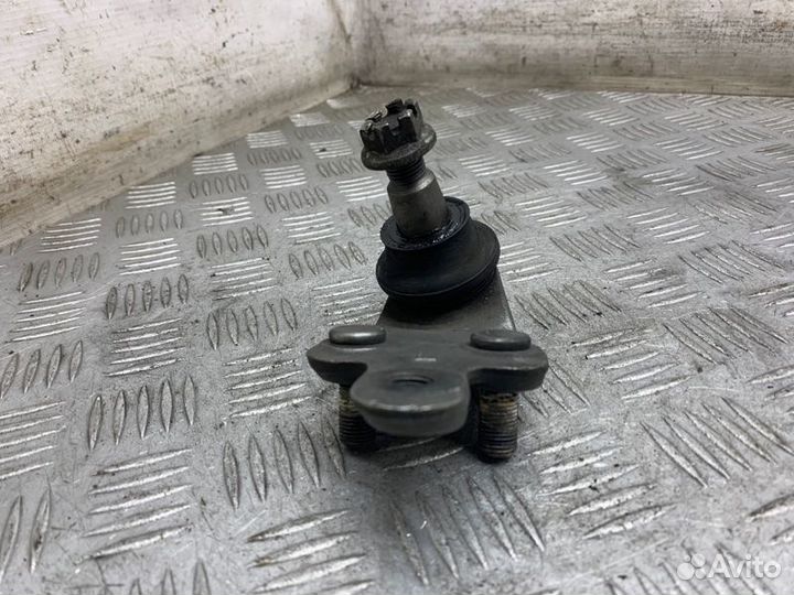 Шаровая опора левая Toyota Camry V50 2grfe 2011