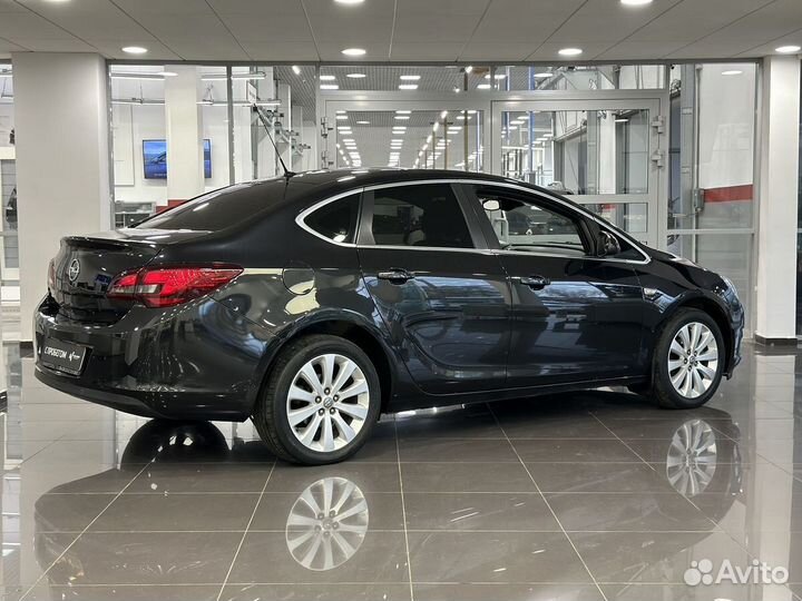 Opel Astra 1.6 AT, 2014, 195 000 км
