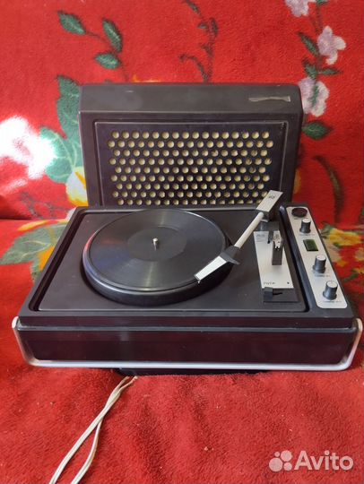 Проигрыватель винила СССР
