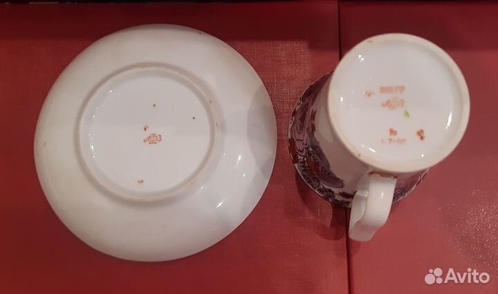 Фарфоровый чайный бокал с блюдцем 