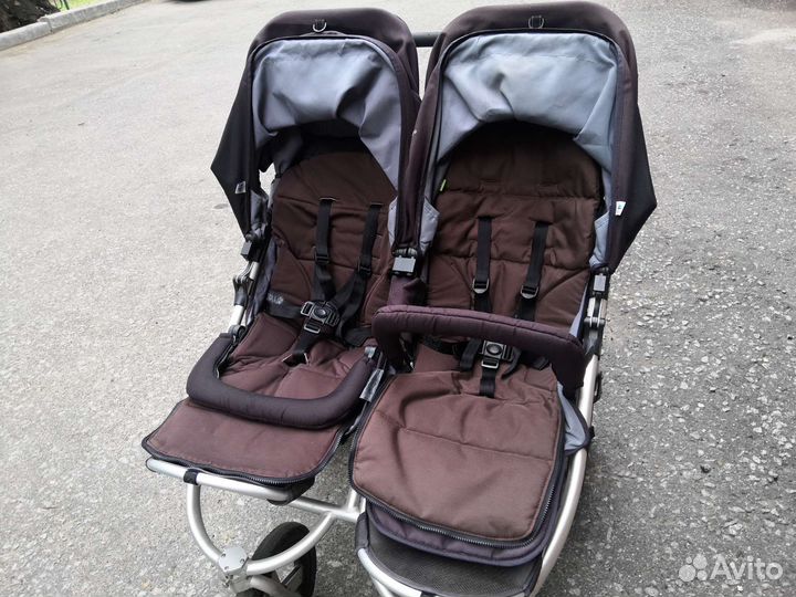 Коляска для двойни bumbleride