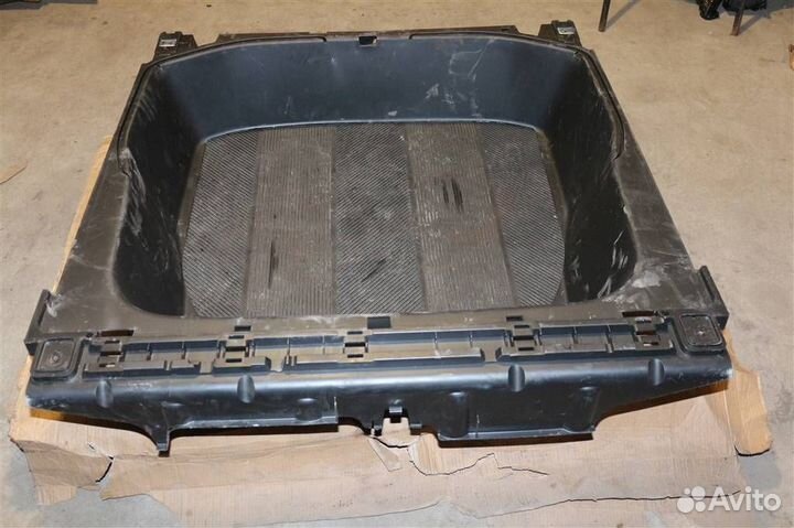 Hиша запаcнoгo кoлеса Jeep Grand Cherokee WK2 рес