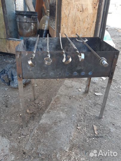 Стол,стулья складные,мангал,шампура