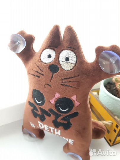 Кот Саймон в автомобиль