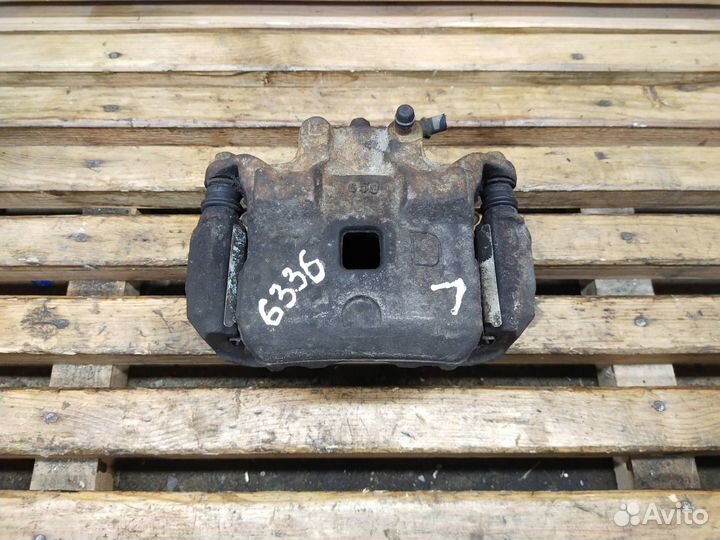 Суппорт тормозной передний левый Nissan Teana J31