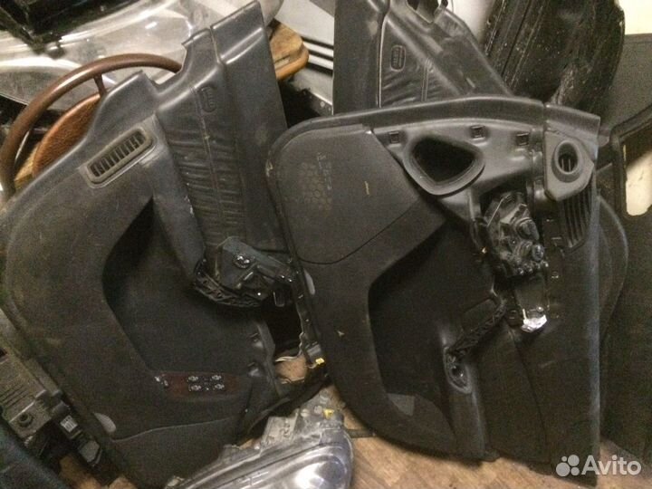 Toyota avensis 1999г 1.6 МКПП седан по кускам