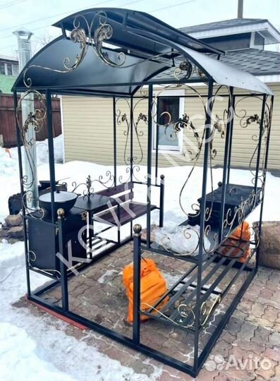 Мангал с крышей