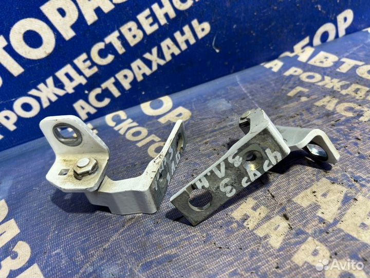 Петля двери Ford Focus 3 седан 2013