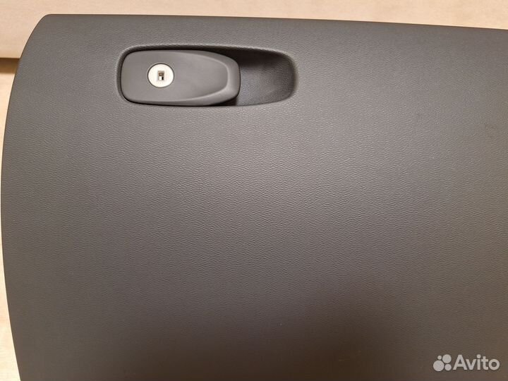 Бардачок Volvo XC60 2018