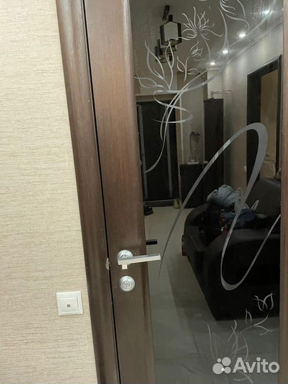 Дверь со стеклом и коробом