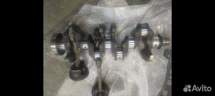 Коленвал в сборе с поршнями
