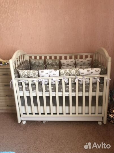 Детская кроватка с маятником Лель