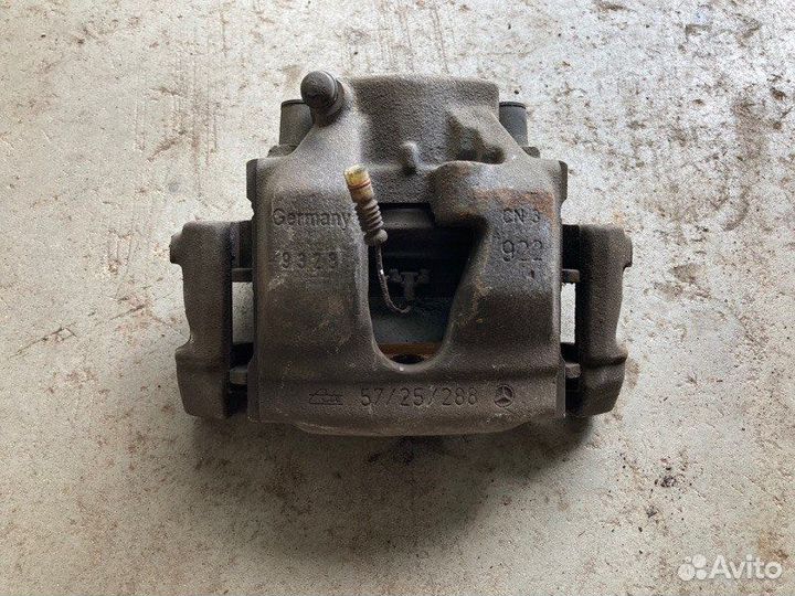 Суппорт передний правый Mercedes-Benz Slk-Class