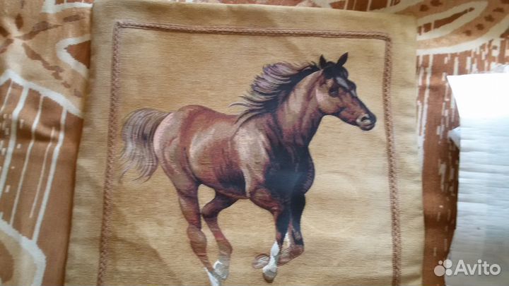 Гобелены. постель. наволочка. скатерти