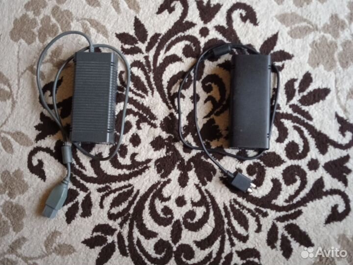 Два блока питания для Xbox 360